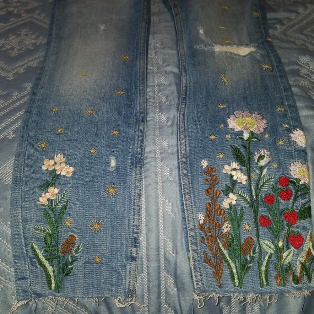 Beautiful embroidered Zara Jeans